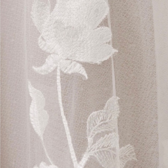 New, Unaltered, Size 16, Willowby by Waters Hutchinson Wedding Gown. - Picture 4 of 13